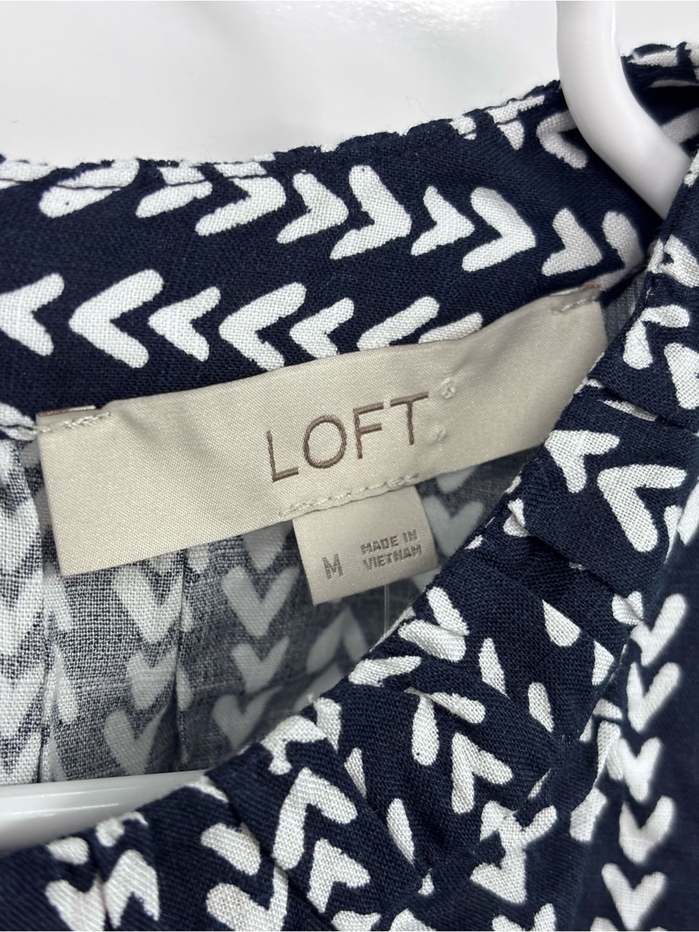 LOFT Womens Medium Navy Chevron Print Sleeveless Blouse Cotton Rayon Top NWT - Picture 5 of 10